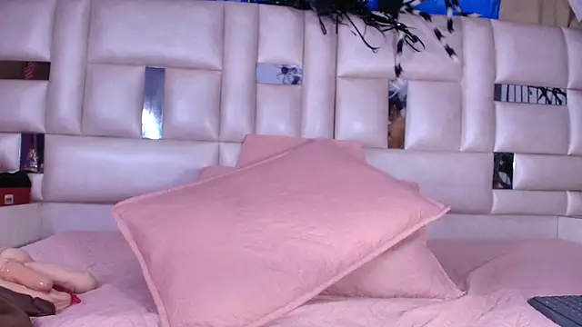 emmacurvy online show from 10/26/25, 03:07