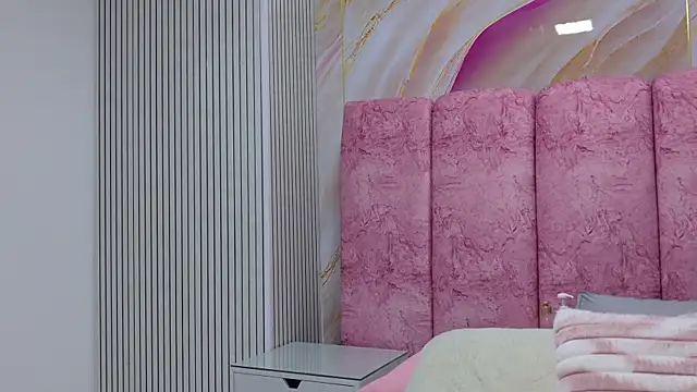 emmacurvy online show from 04/12/26, 03:32