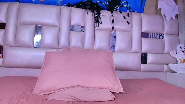 emmacurvy online show from 10/24/25, 03:05