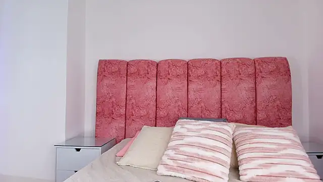 emmacurvy online show from 12/17/25, 03:11