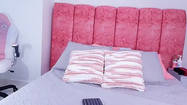 emmacurvy online show from 11/07/25, 03:11