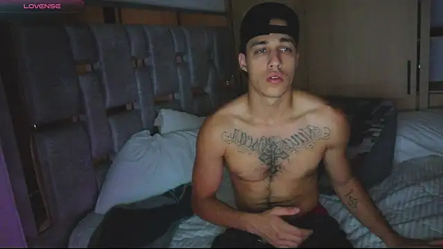 Snapshot of orionblaze69_ chatting on 11/25/25, 12:22 orionblaze69 online show from 11/25/25, 12:22