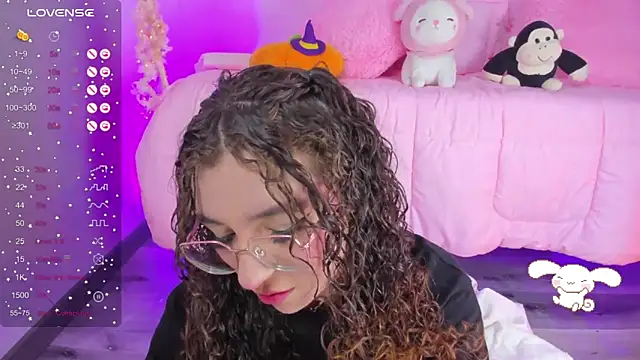 Snapshot of hannacutegod chatting on 10/17/25, 03:32 hannacutegod online show from 10/17/25, 03:32