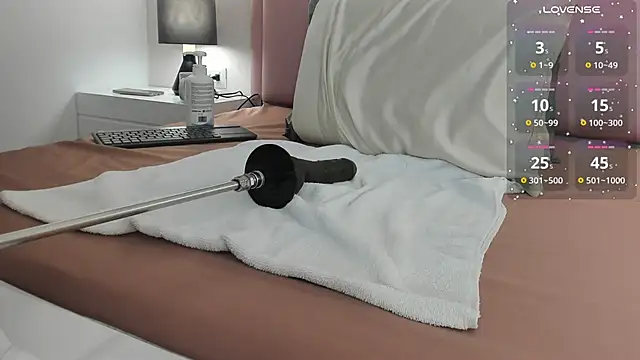 Snapshot of franceska_milf chatting on 09/10/25, 02:32 franceska milf online show from 09/10/25, 02:32
