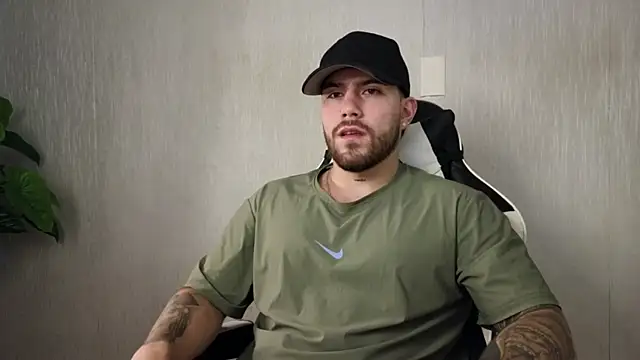 Snapshot of Ades_Lowe chatting on 10/24/25, 12:04 Ades Lowe online show from 10/24/25, 12:04