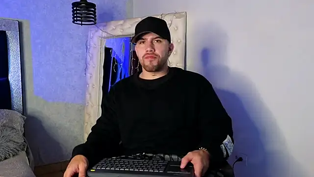 Snapshot of Ades_Lowe chatting on 10/06/25, 11:55 Ades Lowe online show from 10/06/25, 11:55