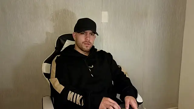 Snapshot of Ades_Lowe chatting on 10/10/25, 11:44 Ades Lowe online show from 10/10/25, 11:44