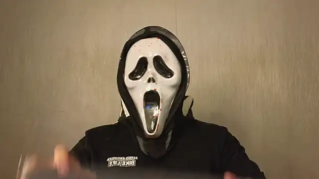 Snapshot of Ades_Lowe chatting on 10/31/25, 11:29 Ades Lowe online show from 10/31/25, 11:29