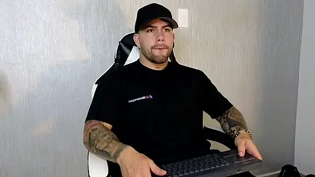 Snapshot of Ades_Lowe chatting on 09/22/25, 11:49 Ades Lowe online show from 09/22/25, 11:49