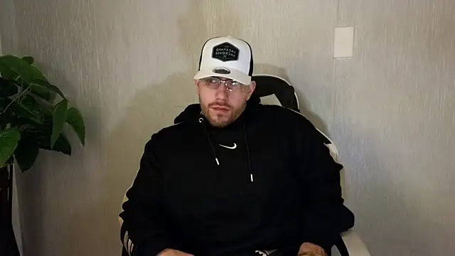 Snapshot of Ades_Lowe chatting on 10/11/25, 11:55 Ades Lowe online show from 10/11/25, 11:55