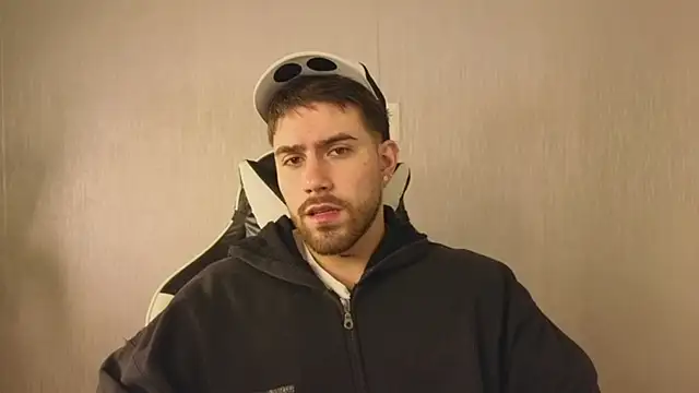 Snapshot of Ades_Lowe chatting on 11/13/25, 11:36 Ades Lowe online show from 11/13/25, 11:36