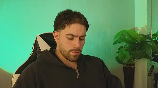 Snapshot of Ades_Lowe chatting on 12/03/25, 11:09 Ades Lowe online show from 12/03/25, 11:09