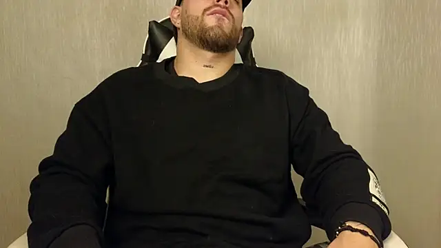 Snapshot of Ades_Lowe chatting on 10/19/25, 11:24 Ades Lowe online show from 10/19/25, 11:24