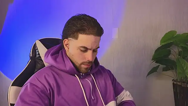 Snapshot of Ades_Lowe chatting on 11/26/25, 10:37 Ades Lowe online show from 11/26/25, 10:37