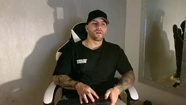 Snapshot of Ades_Lowe chatting on 09/27/25, 12:11 Ades Lowe online show from 09/27/25, 12:11