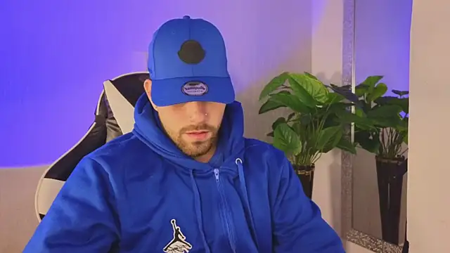 Snapshot of Ades_Lowe chatting on 11/30/25, 11:33 Ades Lowe online show from 11/30/25, 11:33