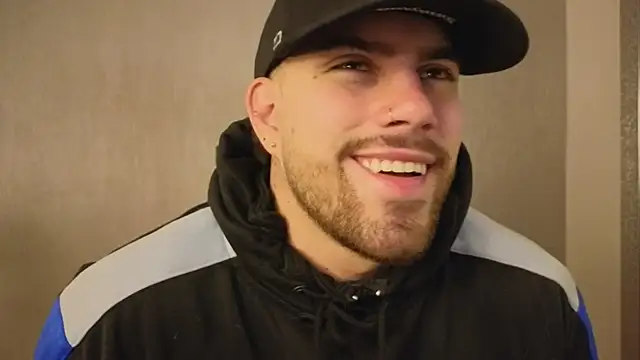 Snapshot of Ades_Lowe chatting on 11/11/25, 12:11 Ades Lowe online show from 11/11/25, 12:11