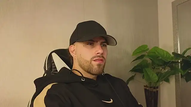 Snapshot of Ades_Lowe chatting on 11/29/25, 11:43 Ades Lowe online show from 11/29/25, 11:43