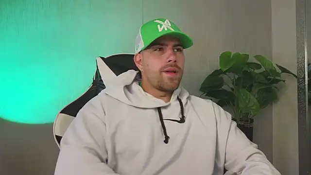 Snapshot of Ades_Lowe chatting on 11/24/25, 11:54 Ades Lowe online show from 11/24/25, 11:54