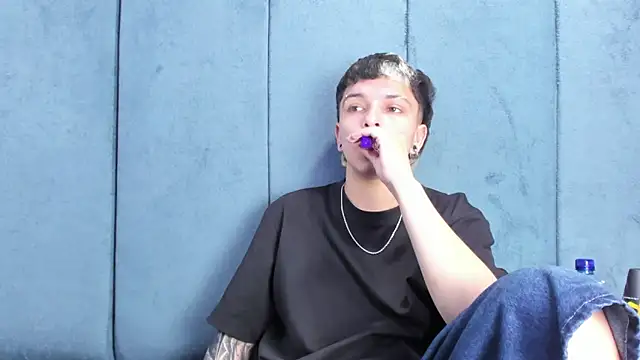 Megan Thompson  online show from 06/04/26, 02:38