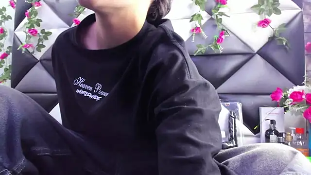 Snapshot of Megan_Thompson_ chatting on 10/30/25, 02:10 Megan Thompson online show from 10/30/25, 02:10