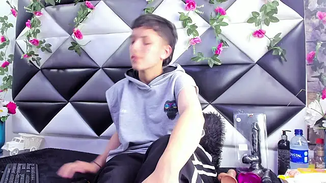 Snapshot of Megan_Thompson_ chatting on 11/15/25, 02:15 Megan Thompson online show from 11/15/25, 02:15