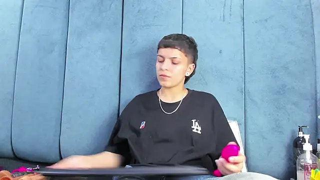 Megan Thompson  online show from 02/12/26, 02:11