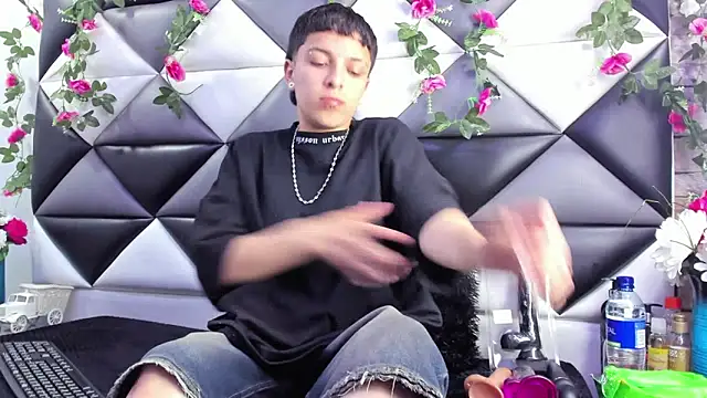 Snapshot of Megan_Thompson_ chatting on 11/13/25, 02:04 Megan Thompson online show from 11/13/25, 02:04