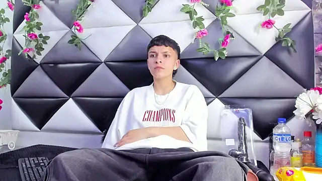 Snapshot of Megan_Thompson_ chatting on 11/20/25, 02:34 Megan Thompson online show from 11/20/25, 02:34