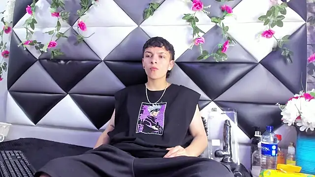 Snapshot of Megan_Thompson_ chatting on 11/29/25, 02:12 Megan Thompson online show from 11/29/25, 02:12