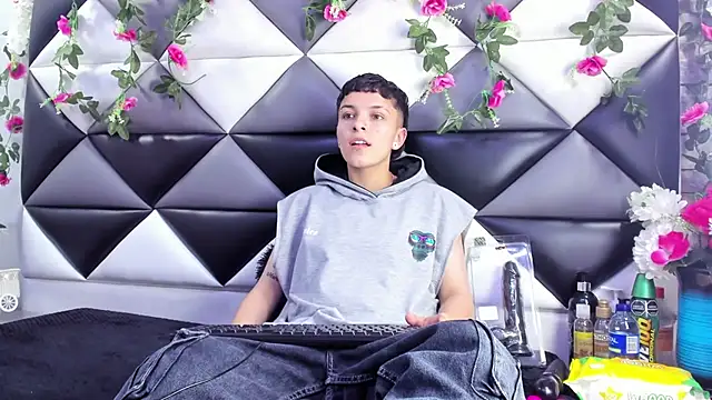 Snapshot of Megan_Thompson_ chatting on 12/05/25, 02:21 Megan Thompson online show from 12/05/25, 02:21