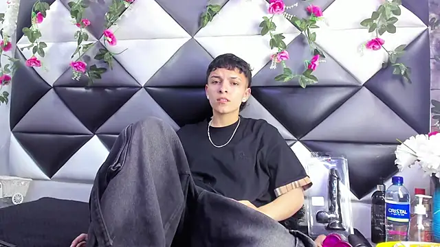 Snapshot of Megan_Thompson_ chatting on 11/22/25, 02:21 Megan Thompson online show from 11/22/25, 02:21