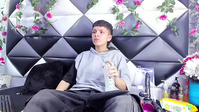 Snapshot of Megan_Thompson_ chatting on 11/27/25, 02:01 Megan Thompson online show from 11/27/25, 02:01