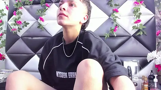 Snapshot of Megan_Thompson_ chatting on 10/05/25, 02:13 Megan Thompson  online show from 10/05/25, 02:13