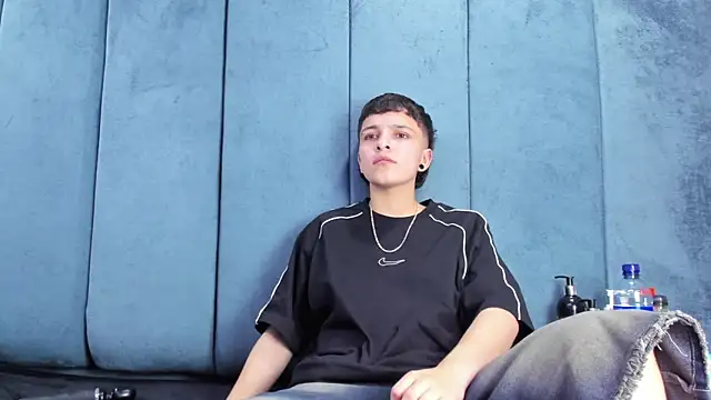 Megan Thompson  online show from 03/25/26, 02:12