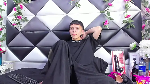 Snapshot of Megan_Thompson_ chatting on 09/28/25, 02:07 Megan Thompson  online show from 09/28/25, 02:07