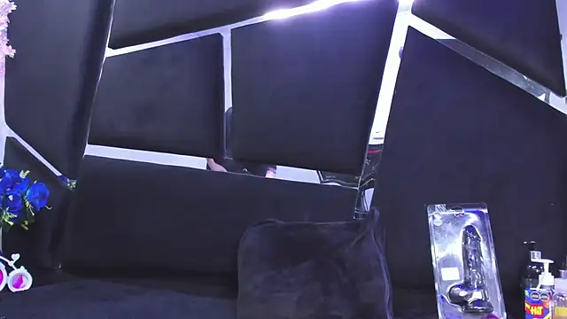 Snapshot of Megan_Thompson_ chatting on 12/19/25, 02:15 Megan Thompson online show from 12/19/25, 02:15