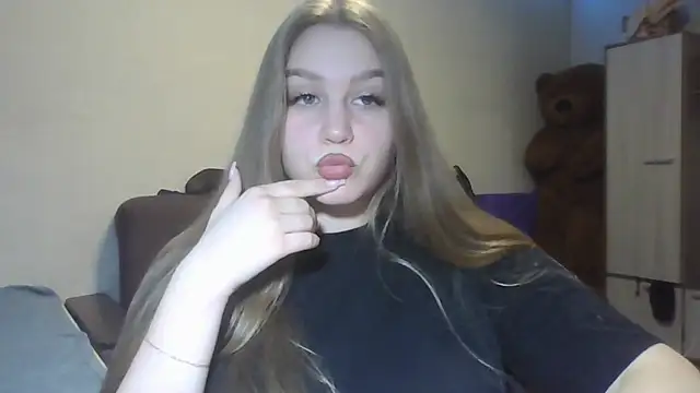 yourhoney Lola  online show from 10/23/25, 02:49