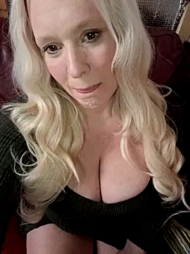 Snapshot of Bouncy-Bella28X chatting on 04/20/26, 08:28 Bouncy-Bella28X online show from 04/20/26, 08:28