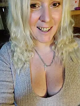 Snapshot of Bouncy-Bella28X chatting on 11/06/25, 12:09 Bouncy-Bella28X online show from 11/06/25, 12:09