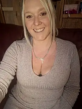 Snapshot of Bouncy-Bella28X chatting on 12/15/25, 01:06 Bouncy-Bella28X online show from 12/15/25, 01:06