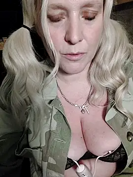 Snapshot of Bouncy-Bella28X chatting on 09/30/25, 09:32 Bouncy-Bella28X online show from 09/30/25, 09:32