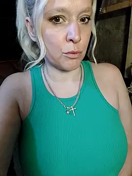 Snapshot of Bouncy-Bella28X chatting on 09/29/25, 11:27 Bouncy-Bella28X online show from 09/29/25, 11:27