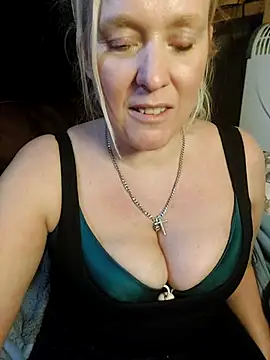 Snapshot of Bouncy-Bella28X chatting on 10/15/25, 11:51 Bouncy-Bella28X online show from 10/15/25, 11:51