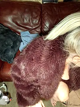 Snapshot of Bouncy-Bella28X chatting on 03/16/26, 05:44 Bouncy-Bella28X online show from 03/16/26, 05:44