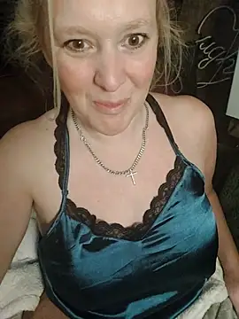 Snapshot of Bouncy-Bella28X chatting on 10/31/25, 08:11 Bouncy-Bella28X online show from 10/31/25, 08:11