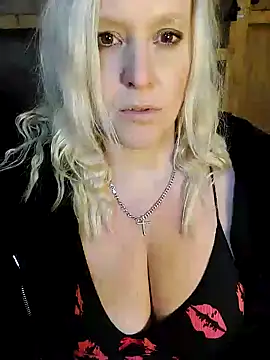 Snapshot of Bouncy-Bella28X chatting on 11/10/25, 11:15 Bouncy-Bella28X online show from 11/10/25, 11:15