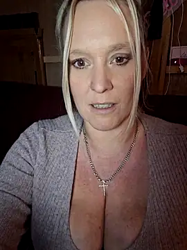 Snapshot of Bouncy-Bella28X chatting on 12/17/25, 12:43 Bouncy-Bella28X online show from 12/17/25, 12:43