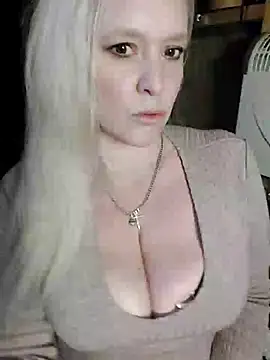 Snapshot of Bouncy-Bella28X chatting on 10/19/25, 11:46 Bouncy-Bella28X online show from 10/19/25, 11:46