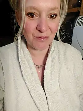 Snapshot of Bouncy-Bella28X chatting on 10/30/25, 08:34 Bouncy-Bella28X online show from 10/30/25, 08:34